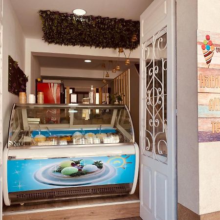 Albergue Y Gelateria Il Nonno Саррия Экстерьер фото